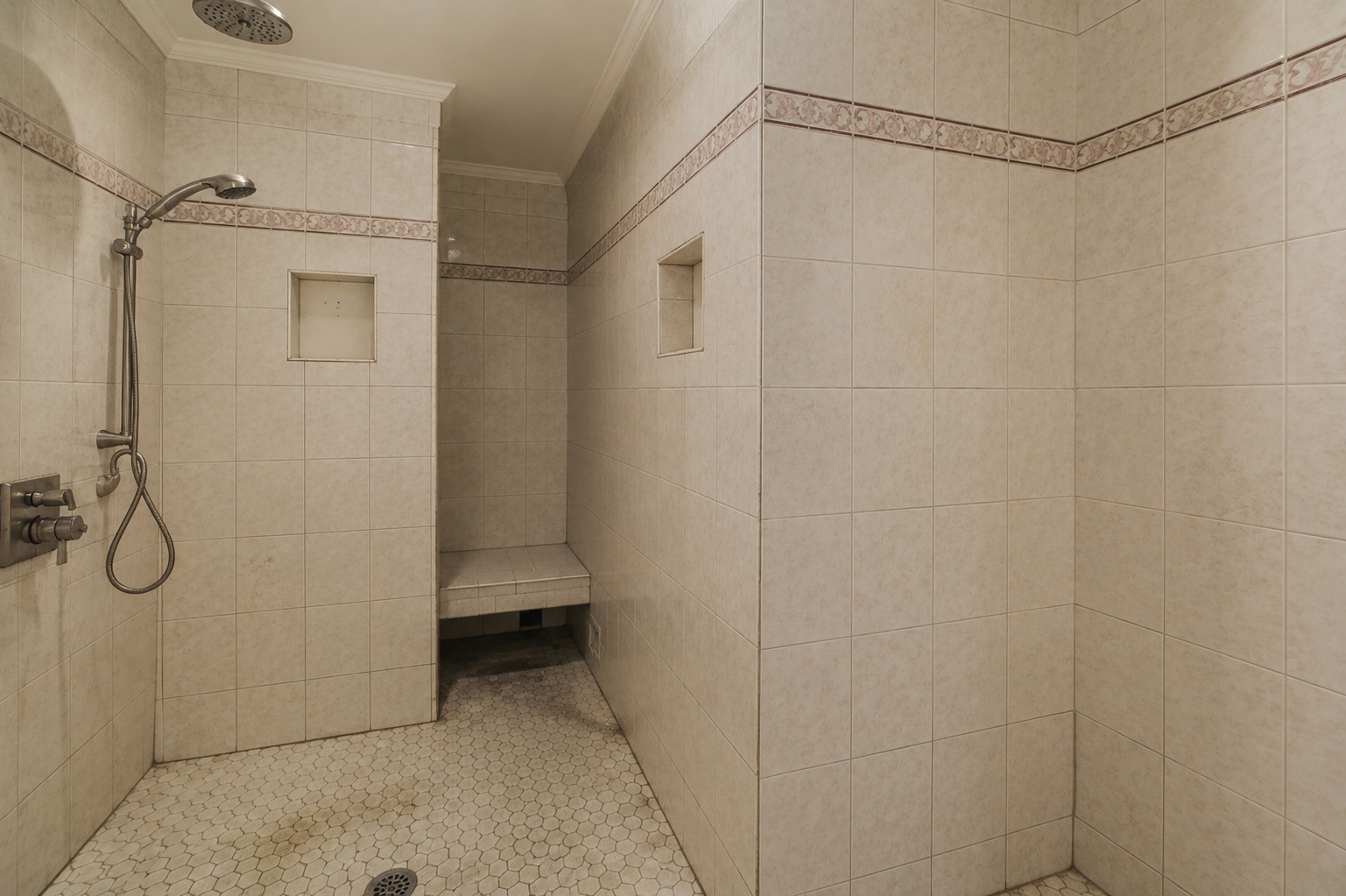 Salle de bain avant rénovation à Carquefou