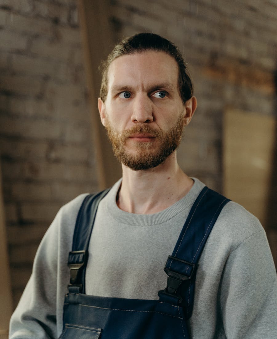 Julien Durand, gérant de Rénovation Durand, sur un chantier